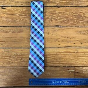 Tommy Hilfiger Men’s Tie. NWT, Tag is Still On.
